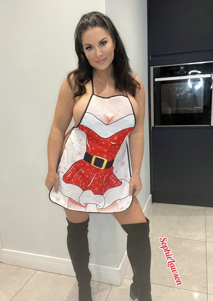 🔥Sophie_Lawson_xx🔥 on Twitter: "Naked chef 👩‍🍳"