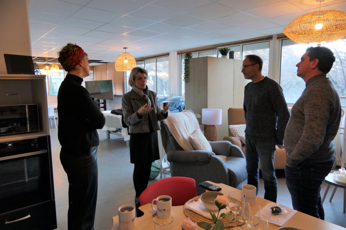 🙏 Merci à <a href="/aggloP2A/">Provence Alpes Agglomération</a> et à <a href="/PatriciaGranet/">Patricia Granet</a> pour la visite du Living Lab , vitrine des projets « Pleine Santé » et outil  de découverte et de formation des métiers en tension de la filière « mieux vivre et bien vieillir ». Des projets à venir ! #silvereconomie @sandrinejacobPE
