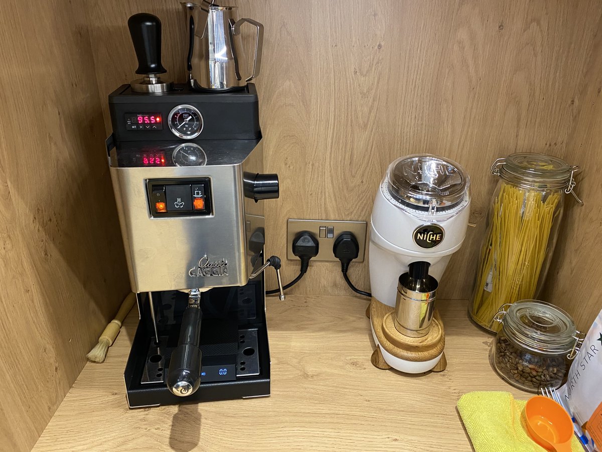 stikoo's tweet photo. Majorly upped my espresso game in the last two weeks. Step 1. Upgraded grinder, step 2, tweaked pressure and fitted PID mod to the Gaggia classic… it’s absolutely banging now! #gaggia #nicheZero https://t.co/iLENzJcyid
