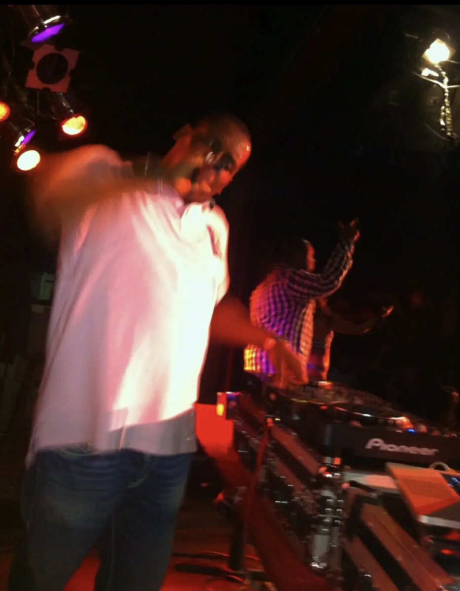 DoNTaE24o6's tweet image. I STOOD ON EVERY COUCH IN NYC… EVEN FELL OF THE BACKSTAGE AT BB KINGS, LMFAOOOOOO @djself HAD THAT SHIT ON TILT THAT NIGHT! 💯🤣🎭 #VIPTAE #FAMOUSNOBODY