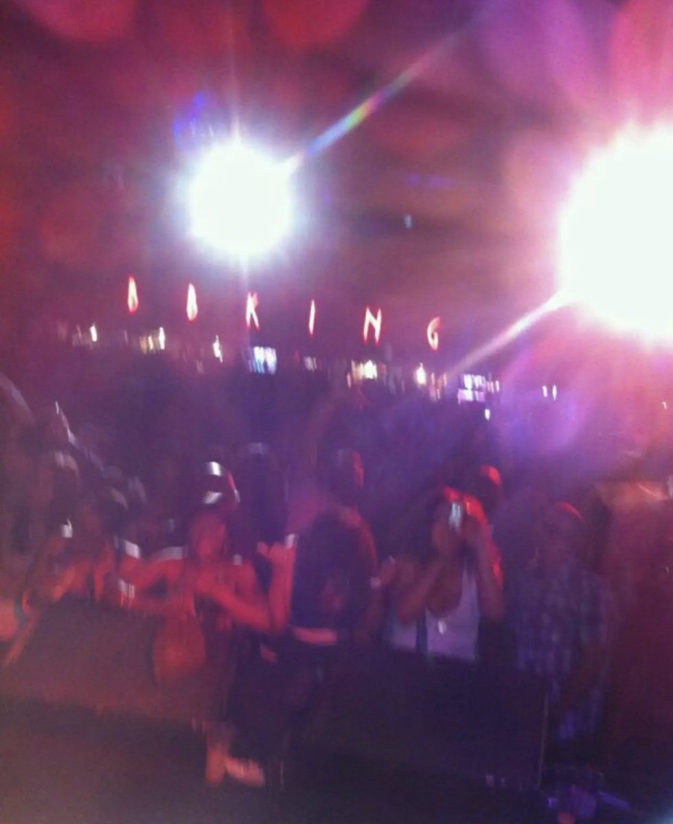 DoNTaE24o6's tweet image. I STOOD ON EVERY COUCH IN NYC… EVEN FELL OF THE BACKSTAGE AT BB KINGS, LMFAOOOOOO @djself HAD THAT SHIT ON TILT THAT NIGHT! 💯🤣🎭 #VIPTAE #FAMOUSNOBODY