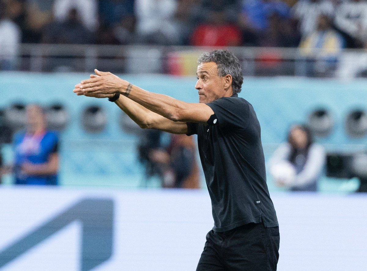 tjcope's tweet photo. 🇪🇸LUIS ENRIQUE con @miguelitocope:

🎙️"No hay nada que celebrar cuando se pierde. En 5 minutos Japón se ha vuelto loco y nos ha remontado".

🎙️"Las lecturas en el fútbol son siempre engañosas".

🎙️"Si hubieran necesitado 3, nos meten 3"

#COPEMundial🏆 https://t.co/u4iQczaFzC
