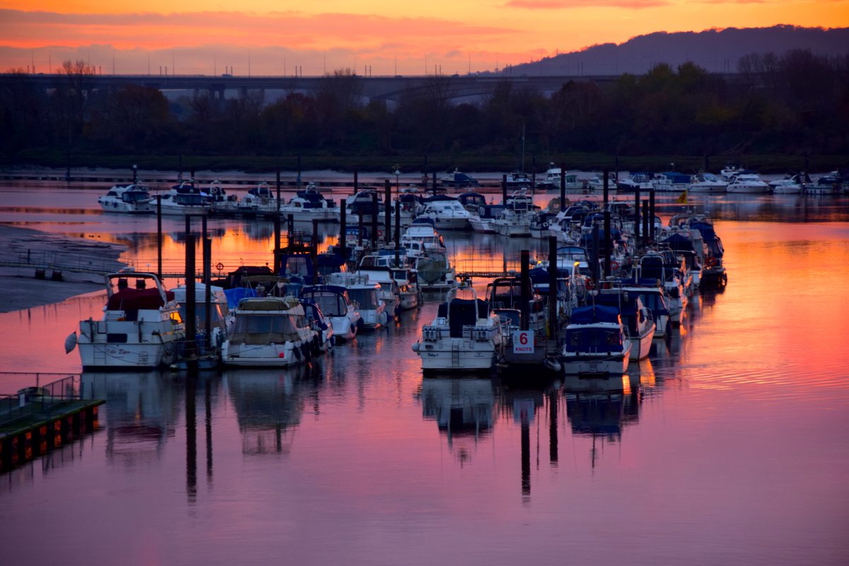 The first sunset of December above the River Medway near Rochester in Kent. #VisitKent #EnjoyMedway #VisitRochesterUK #Sunset #December #Winter #StormHour #Weather. #LoveUKWeather. #RochesterUK #RochesterKent #Medway #RiverMedway #Kent