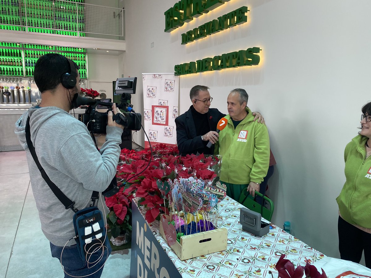 yayodelgado's tweet photo. ⭐️ Gran día hoy en #SaladeCatas con #MercadilloSolidario @FEstrellaLevan y fantástico trabajo de @paulaminguezmtz y @GmAinoha #Comunicación #Eventos #RSC  Éxito rotundo de ventas! El año que viene más! https://t.co/qmWYnHrq3L