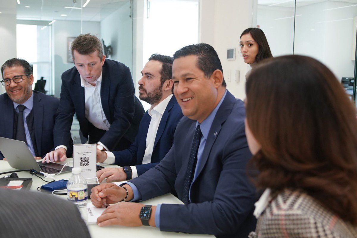diegosinhue's tweet photo. Arrancamos nuestra jornada en una productiva reunión con empresarios de la industria automotriz de #WashingtonDC a quienes compartimos los beneficios de invertir en #GTO y cómo es que nuestro Estado avanza con una visión de desarrollo a través de la #Mentefactura.
#InversiónEsGTO https://t.co/uCeIEQrW9L