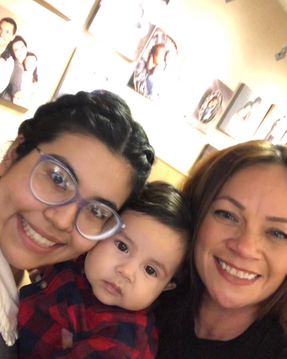 CarlaMCtz's tweet photo. Picture time for grandma’s cutie
#firstchristmas #family #firstgranchild https://t.co/c3FgadXpGE