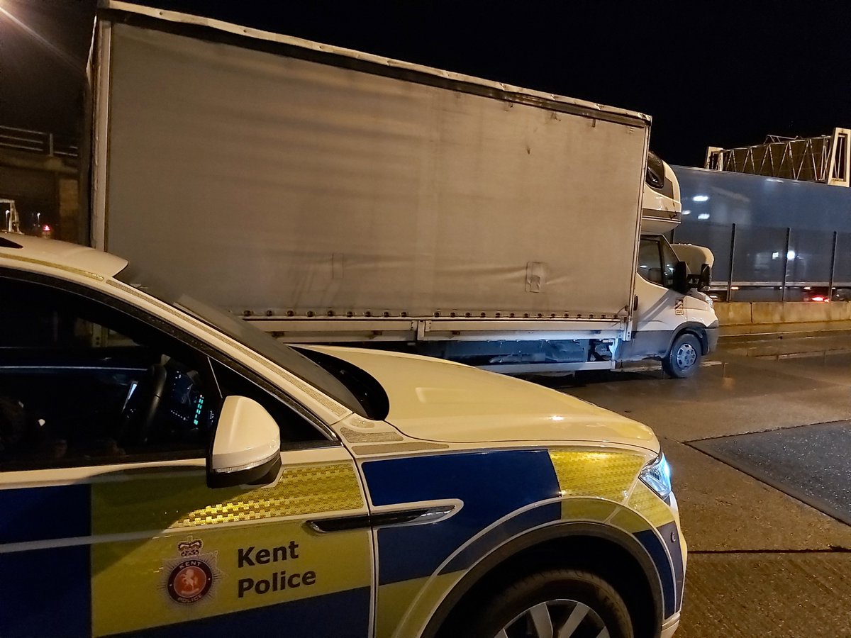 KentPoliceRoads's tweet photo. #TD43 from RPU1 saw the driver of this downplated 7.5t unit leaving WhatsApp voice messages. Escorted for a weigh-in, driver thought the van was welterweight the plates said heavyweight. GFPN for both offences and excess weight removed CAD 01-1145 MM https://t.co/owSx9uas9C