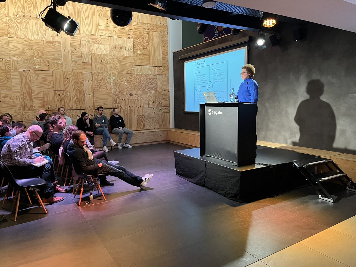 TLierfeld's tweet photo. Nach langer Zeit mal wieder bei der @sipgate zur @Lean_DUS. Bisher sehr guter Vortrag. Danke dafür :) #productmanagement #learn #grow #pm https://t.co/Utfw7kQUo6