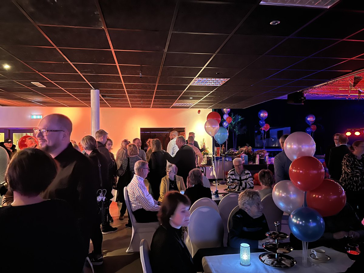 Vanavond afscheidsreceptie van Edwin Smid als voorzitter gebiedscommissie Hoogvliet. Al jaren betrokken en animator van de vrijwillige brandweer Hoogvliet. Veel dank aan hem verschuldigd. #Hoogvliet #gez_brandweer #VGHoogvliet