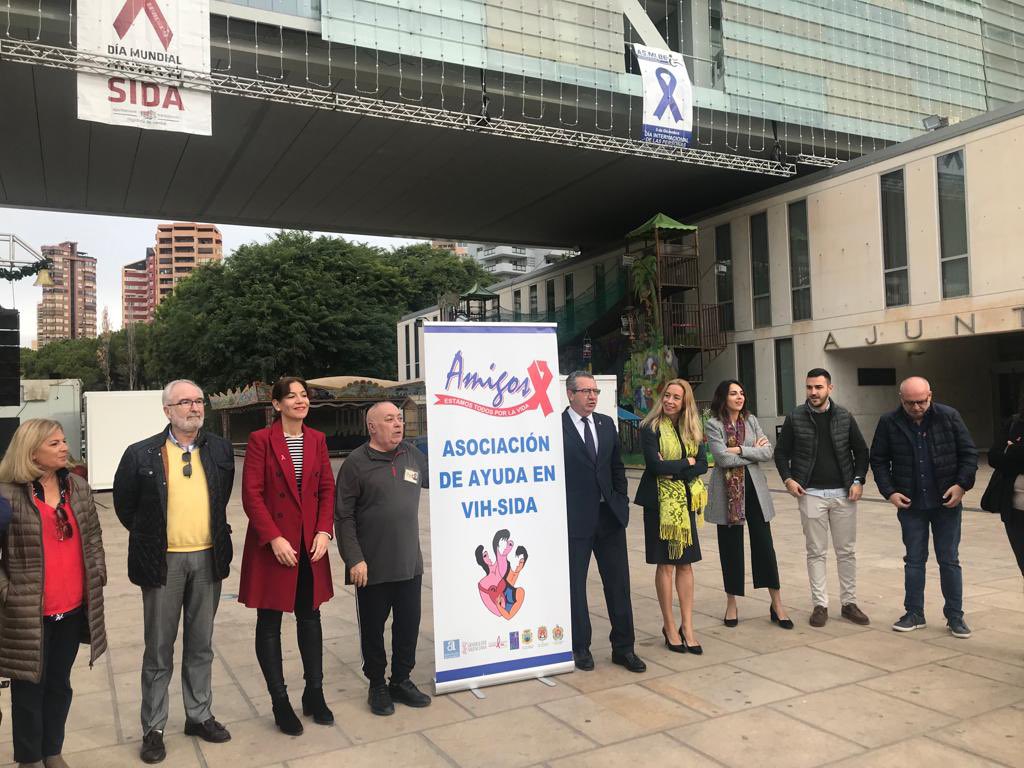 coeescv's tweet photo. 🌈 #COEESCV Hoy desde #GrupoMotorAlicante en el #diamundialdelsida hemos acompañado en Benidorm a la Asociación Amigos,  profesionales, simpatizantes, colaboradores y voluntari@s  para decir #ZeroEstigma #zerovih https://t.co/iV87IbMZ5H