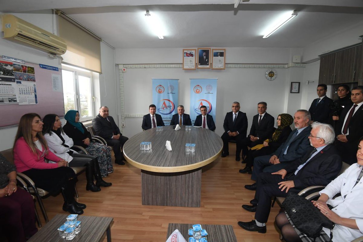 AHENK (@antalyaahenk) on Twitter photo 📍Serik
Valimiz Sayın <a href="/ersinyazici1/">Ersin YAZICI</a> #AHENK Projesi kapsamında 58. okul ziyaretini Serik İbn-i Sina Mesleki ve Teknik Anadolu Lisesine gerçekleştirerek öğrencilerimiz ve öğretmenlerimizle bir araya geldi. 📍Serik
Valimiz Sayın <a href="/ersinyazici1/">Ersin YAZICI</a> #AHENK Projesi kapsamında 58. okul ziyaretini Serik İbn-i Sina Mesleki ve Teknik Anadolu Lisesine gerçekleştirerek öğrencilerimiz ve öğretmenlerimizle bir araya geldi.