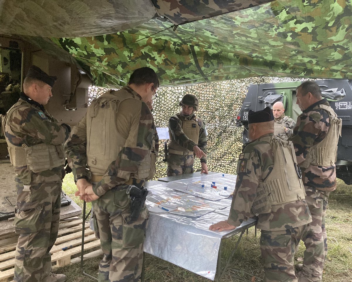 9_BIMa_AdT's tweet photo. Objectifs :
➡️ éprouver le manuel d’emploi provisoire de la brigade #SCORPION 🦂
➡️ évaluer la capacité à planifier et conduire des opérations interarmes dans ce contexte
@FierEtVaillant @3eRIMaVannes @1er_RIMa @11e_RAMa #6_RG https://t.co/nccI0KydXK