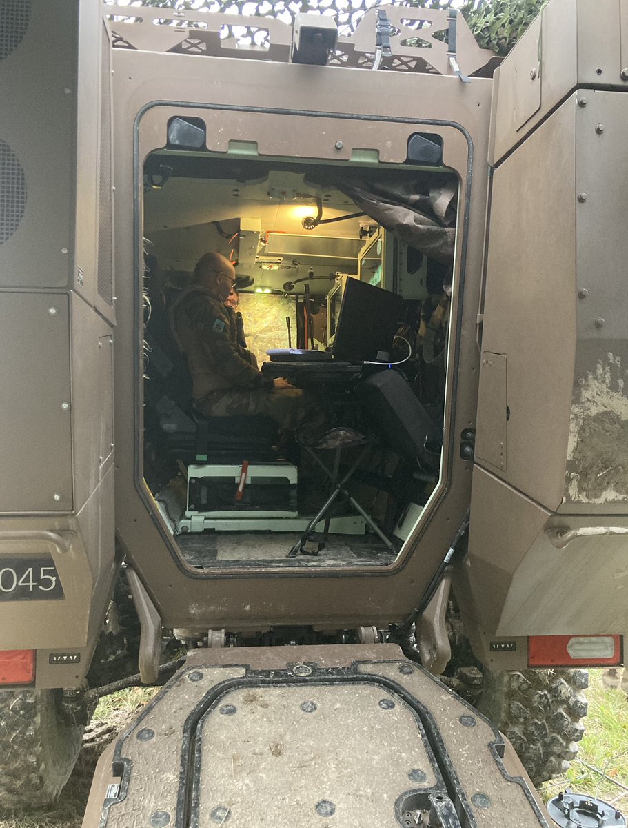 9_BIMa_AdT's tweet photo. Objectifs :
➡️ éprouver le manuel d’emploi provisoire de la brigade #SCORPION 🦂
➡️ évaluer la capacité à planifier et conduire des opérations interarmes dans ce contexte
@FierEtVaillant @3eRIMaVannes @1er_RIMa @11e_RAMa #6_RG https://t.co/nccI0KydXK