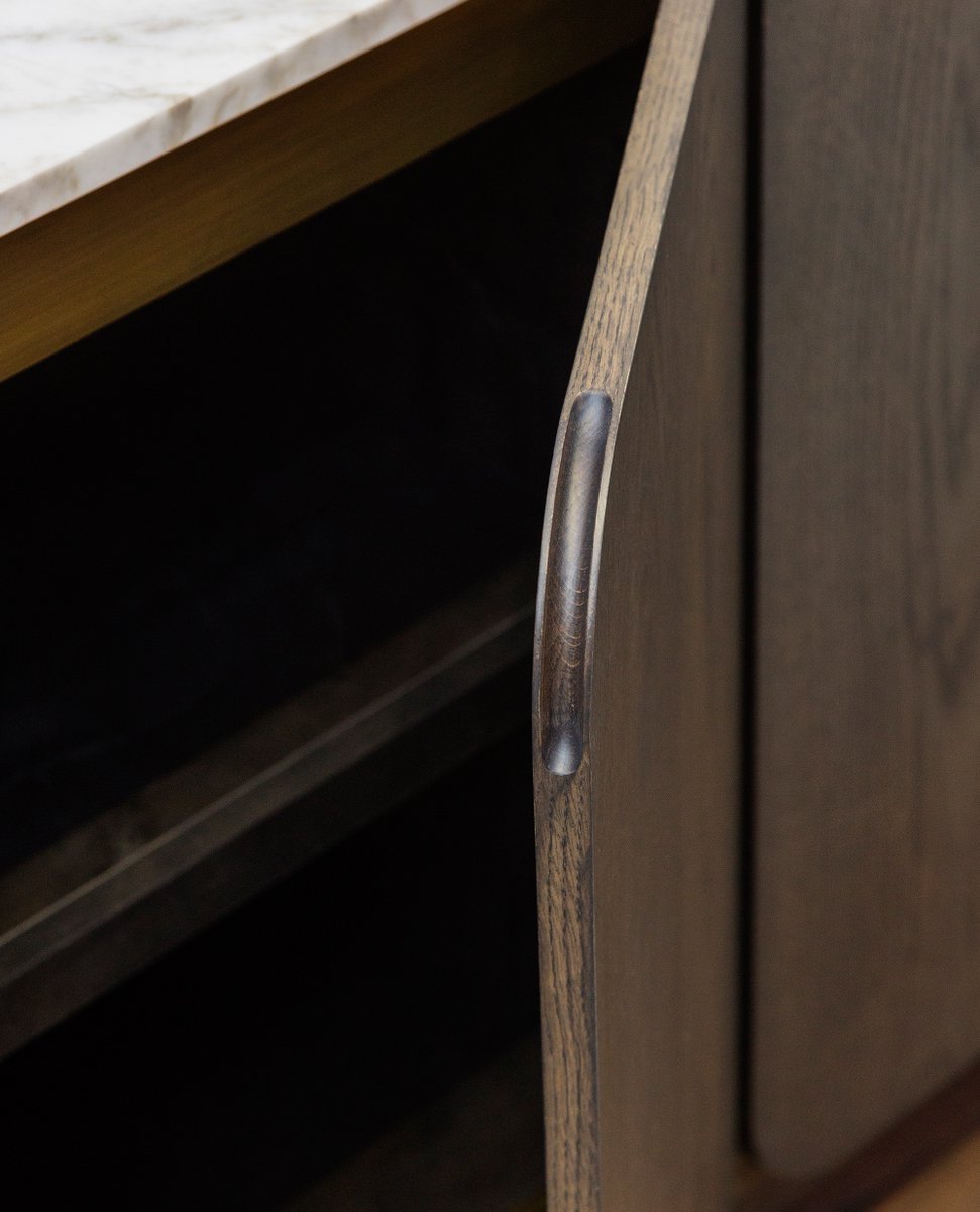 Innovative design, cabinetry and finishes are at the very heart of everything we do, all hand-crafted from our state-of-the-art West London workshop. 

Get in touch with us: hux-london.co.uk/contact/