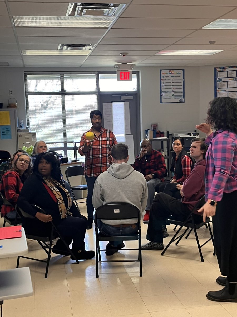 ShalundaShacke2's tweet image. Our Teachers engaging in Think Tank Thursday during their planning…#PeerObservations #Excel2Prevail