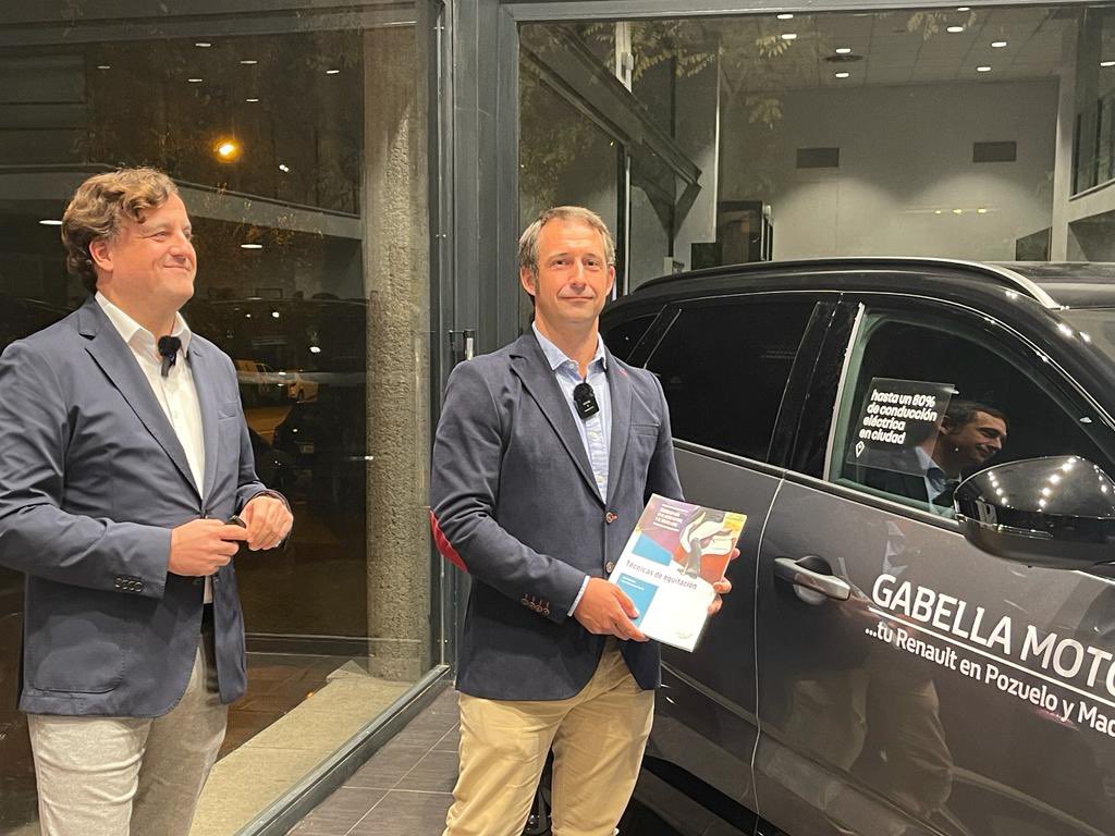 GRUPOARAN's tweet photo. Presentación conjunta del nuevo modelo de Renault y de los dos libros escritos por @HugoVBustos 

#Libros #equitación https://t.co/zC8Sexl3x8