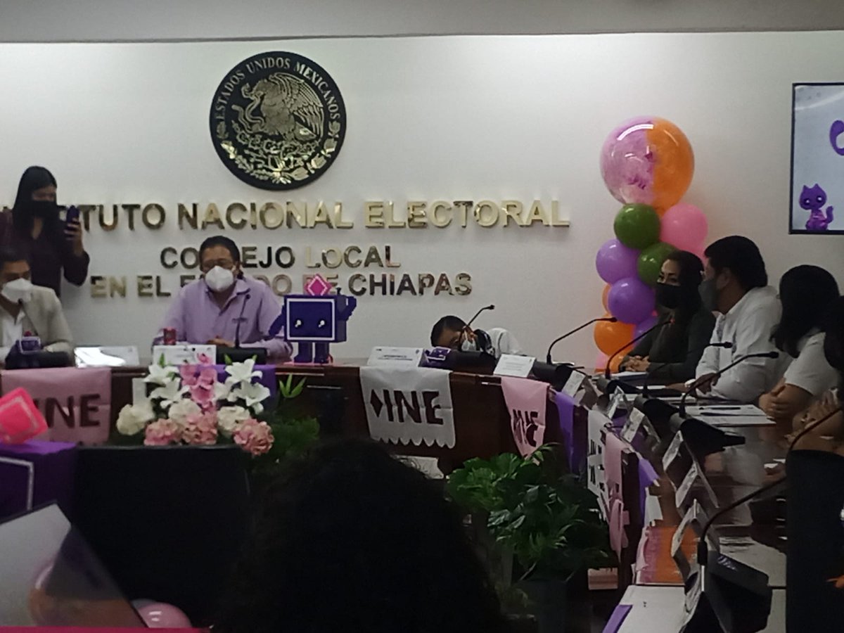 Tcastellano1974's tweet photo. #Ahora participo en Mesa de Deliberación de Resultados de la Consulta Infantil y Juvenil 2021 organizado por la Junta Local y 06 Junta Distrital @INE_Chiapas @INEMexico en la que participan funcionarios/as públicas de instituciones y niños/as y adolescentes https://t.co/5eibFLRaLE