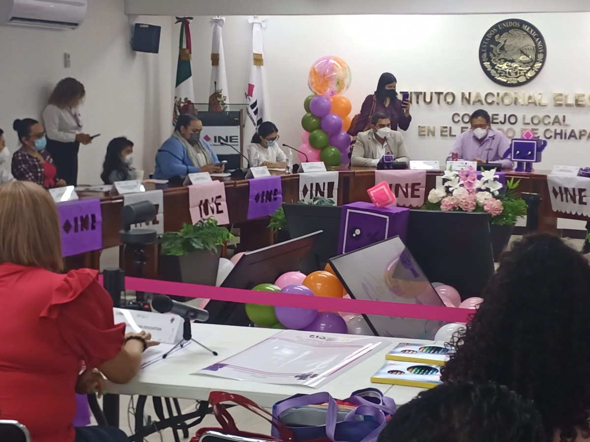 Tcastellano1974's tweet photo. #Ahora participo en Mesa de Deliberación de Resultados de la Consulta Infantil y Juvenil 2021 organizado por la Junta Local y 06 Junta Distrital @INE_Chiapas @INEMexico en la que participan funcionarios/as públicas de instituciones y niños/as y adolescentes https://t.co/5eibFLRaLE