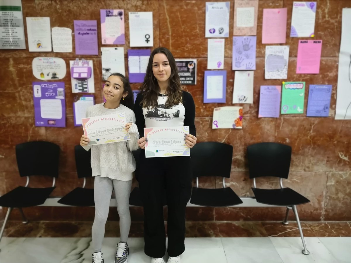 San_Felipe_Neri's tweet photo. Un jurado de alumnos y alumnas ha seleccionado a las alumnas Julia López (1° ESO D) y Sara Cano (2° Bach A) como ganadoras del concurso de microrrelatos del Día Internacional contra la Violencia de Género. Promoviendo la escritura creativa y valores como el respeto y la justicia https://t.co/AUz1eZNKTq