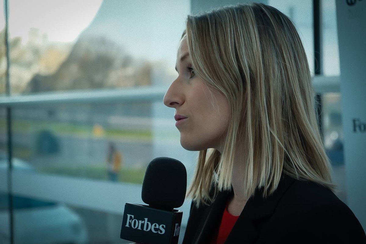 🎙️"Nos modes de production et consommation conduisent à une surexploitation des ressources de notre planète qui n’est plus tenable. Ils participent au réchauffement climatique et impactent notre biodiversité." 
 
Une solution : l'économie circulaire !♻️ 1/2