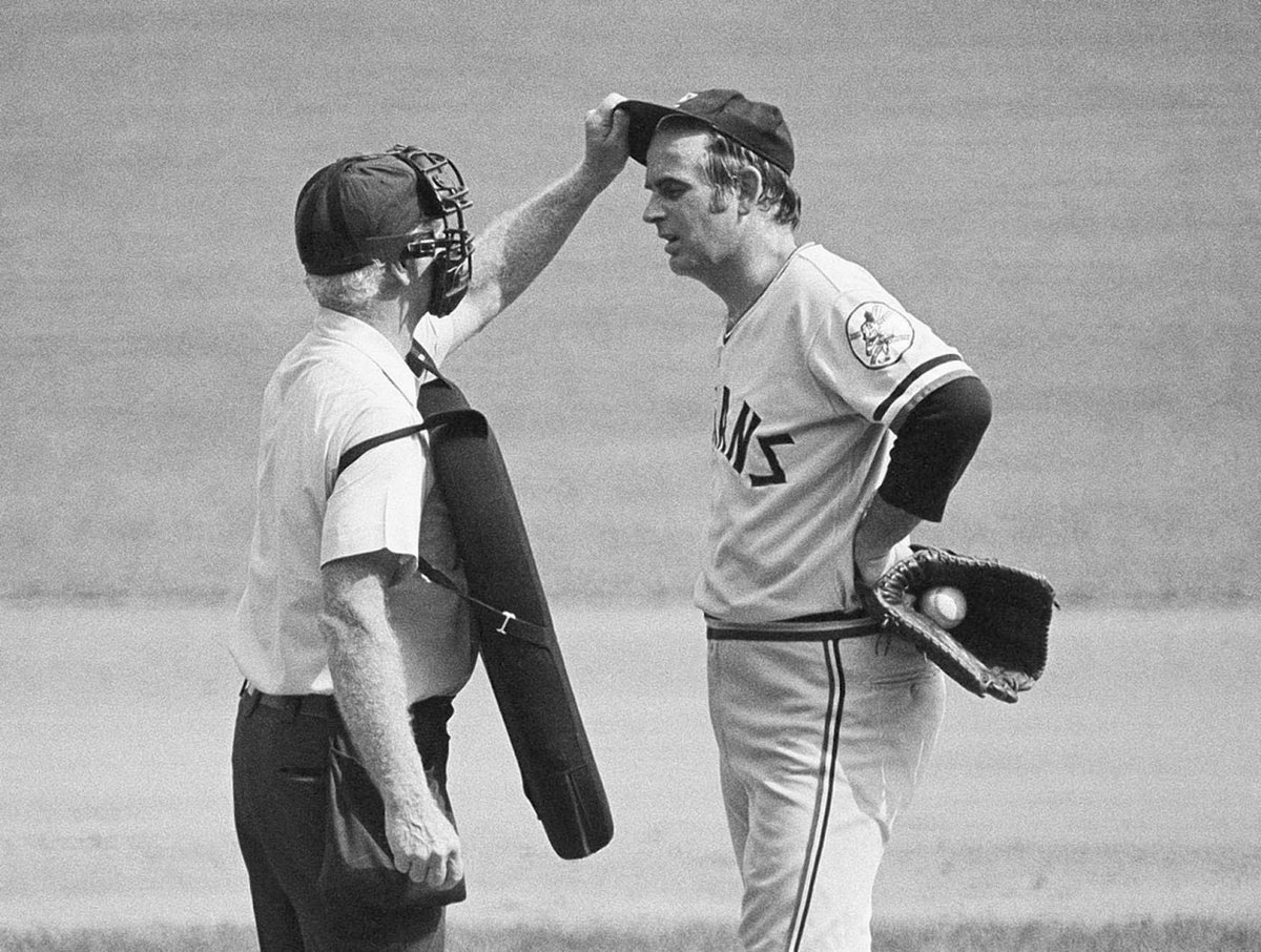 Super Sky Point to Gaylord Perry, who perpetually stayed one step ahead of the law while lubing his way to 314 career wins. Threw 111 complete games from 1972-1975. Read that again. #RIP
