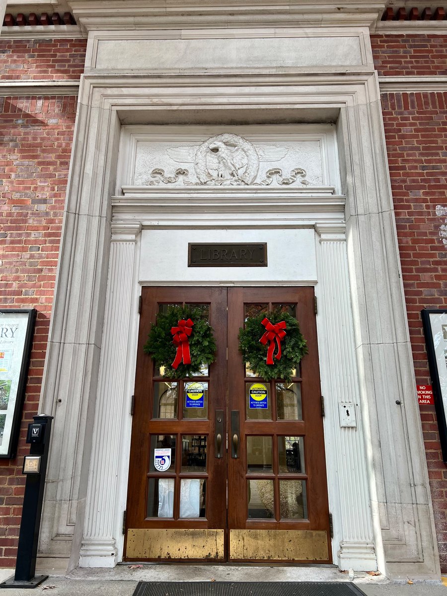 sarahstvn's tweet photo. ✨Peabody Library, holidays edition✨

#vandylibraries #vandygram #vupeabody https://t.co/6KFmKr13bE
