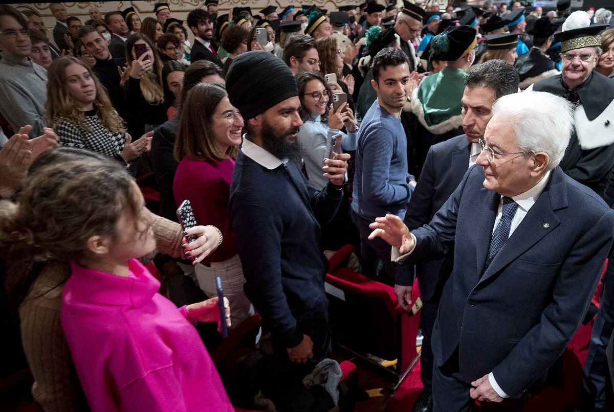 Quirinale's tweet photo. Il Presidente #Mattarella alla cerimonia di inaugurazione dell’847° Anno Accademico dell’Università degli Studi di #Modena e #ReggioEmilia 

Il #video: https://t.co/B7aUpG2jEv https://t.co/oMqCsjdLjD