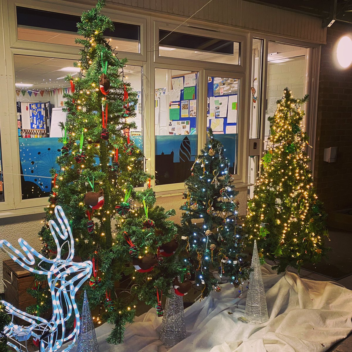 olvestonprimary's tweet photo. We hope you enjoyed seeing our Winter Wonderland for the first time this morning! #christmas #festive #winterwonderland https://t.co/qNbQmpbkvJ