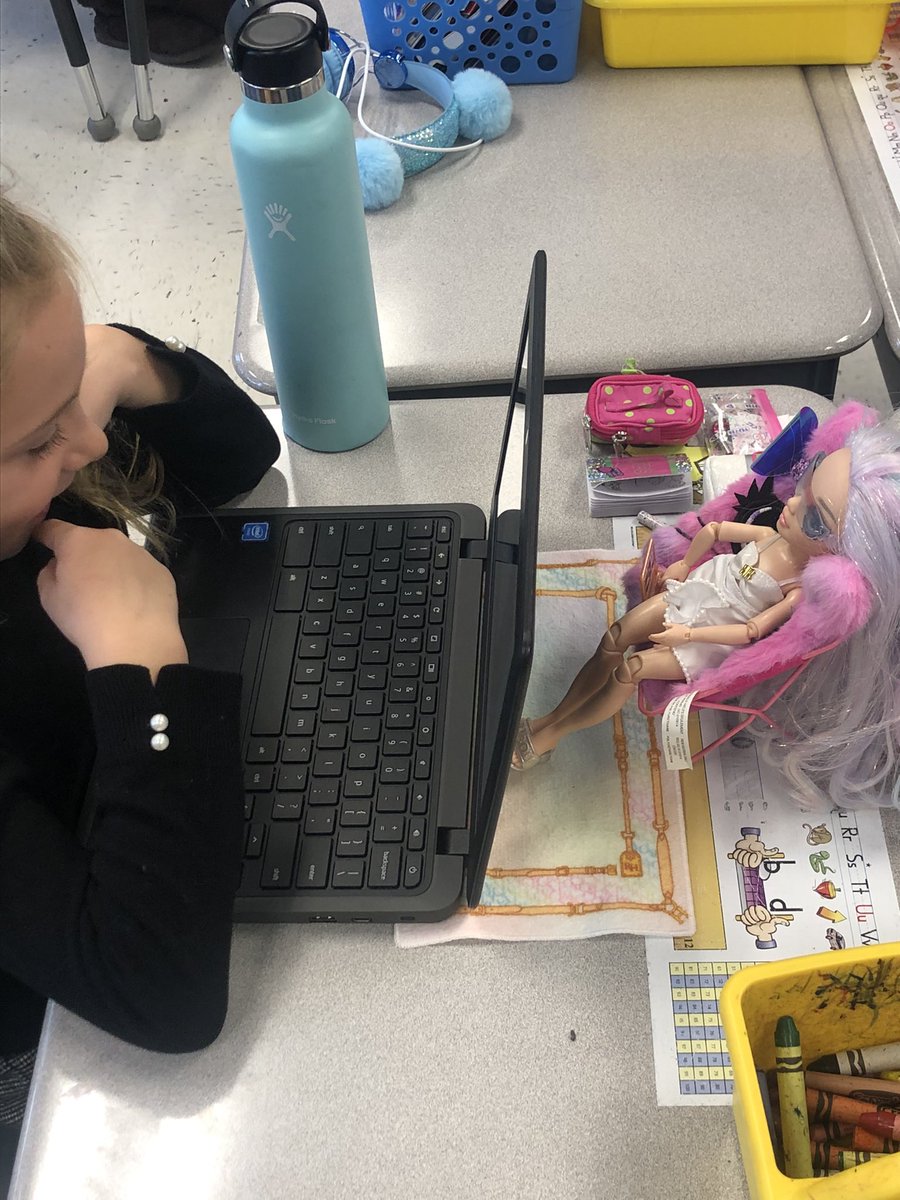 When your toy on desk brings her own chromebook 💻 #classrewardfun #toyslovetechtoo #AACPSAwesome #funinfirstgrade <a href="/aacpsoit/">Instructional Technology, AACPS</a>