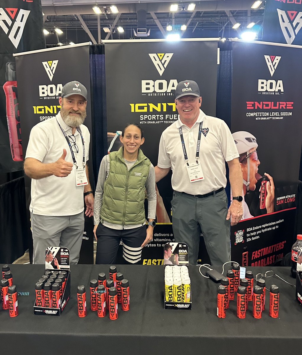 tobaccoroadguy's tweet photo. Look who joined us in the @BOA_blast booth at @therunningevent! Great to see the real @des_linden seeing her ambassador self in Austin, TX! #FastMatters #TRE22 https://t.co/lltLSLsIxN