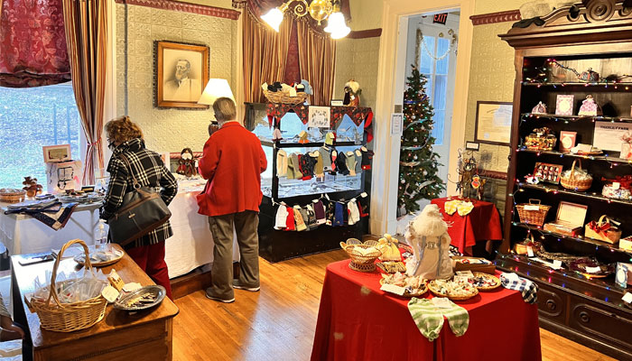 The Museum of Wayne County History in Lyons, New York, is ringing in the holiday season with their beloved annual fundraiser, The Holiday Boutique on December 3 and 4 from 10 a.m. to 4 p.m
lifeinthefingerlakes.com/history-museum…

#liflmag
#fingerlakesmag
#fingerlakes
#flx