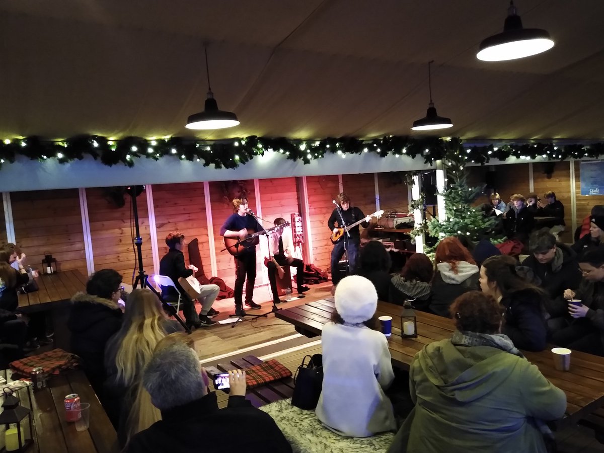 So busy here! #christmas2022 The Street Lights @skatetw22