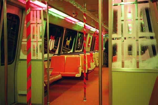 ElCadejoAzul's tweet photo. @wmataGM @wmata 1998 @wmata Christmas car https://t.co/aYzFEZaHur