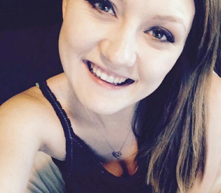 Gülüyorum ama yüreğimin tam ortasında büyük bir yorgunluk var 😏❤️