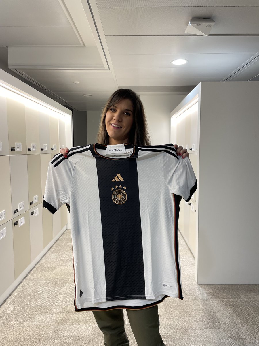 lequipedusoir's tweet photo. Le maillot de l'Allemagne vous est offert par @adidasFR et @lequipedusoir !

RT &amp; Follow @lequipedusoir pour participer et choisissez votre chroniqueur pour le quiz⌚️

Résultat du tirage au sort à la fin de l’Équipe du soir 🔮 https://t.co/9l1MSE6el1