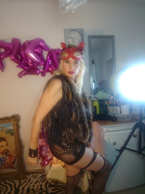 https://t.co/GHi7P4tUWW Preview next videos.. Advents calendar 😜 https://t.co/txoobatAeJ<a href="/tag/boudoir"class="tags"><span>#boudoir</span></a><a href="/tag/hotwoman"class="tags"><span>#hotwoman</span></a><a href="/tag/blondehexe"class="tags"><span>#blondehexe</span></a><a href="/tag/contentcreator"class="tags"><span>#contentcreator</span></a>