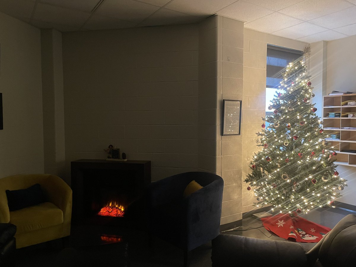 We’re creating a calm and festive environment here at Elizabeth park elementary. Ringing in parent teacher conferences with the tree and fireplace. #familyconferences @ElizabethParkEl , #decorating, #tree, #positiveworkplace