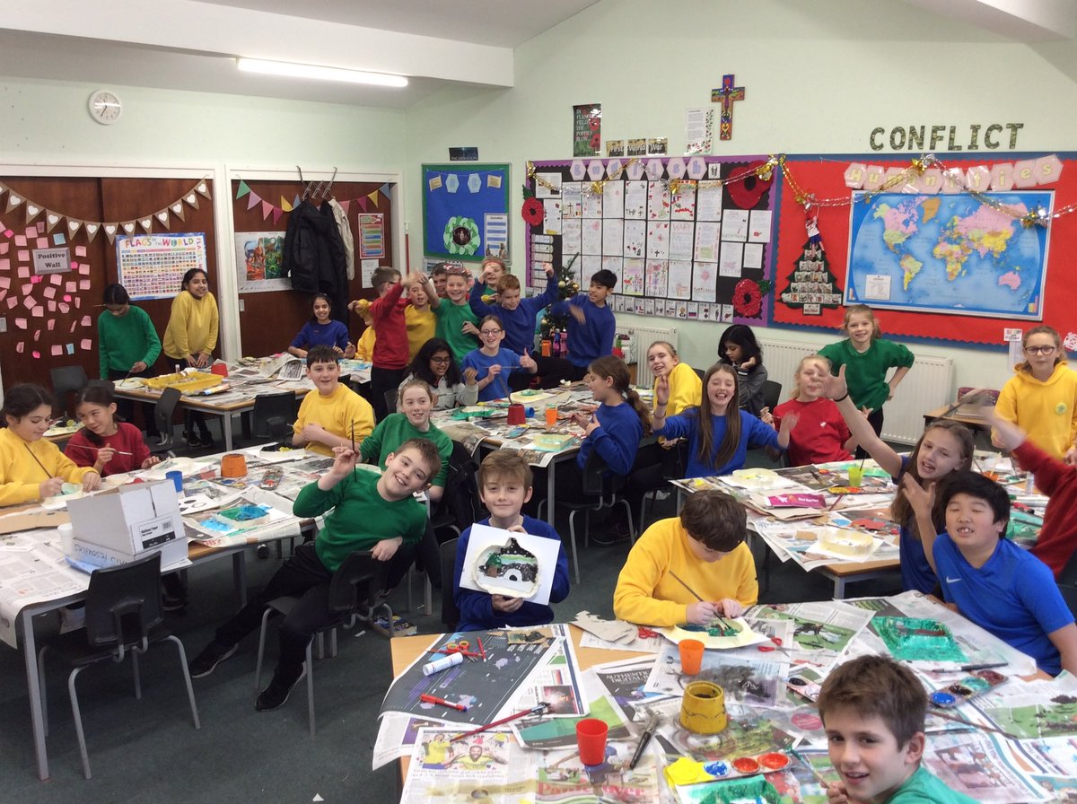 After a busy assessment week in Year 6…Franklin class enjoyed painted their ‘biomes in a bottle’ whilst listening to some Christmas songs! We can’t wait to see the finished pieces!