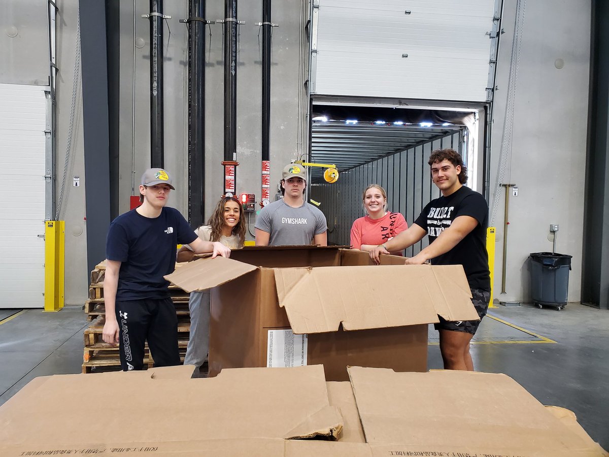 JillGaroutte's tweet photo. Aurora NHS members and driver, Sabin, volunteered @ConvoyofHope this morning packing wheelchairs and packaging 1,000 bags of groceries for a community event in Bolivar in 2 hours. These caring young adults are amazing!
@NatHonorSociety #service @AuroraMoHS #proudtobeahoundawg https://t.co/7y22eD5yol