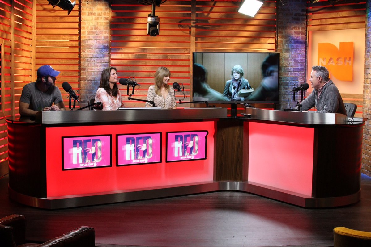 Omnirax's tweet photo. #taylorswift #production #radio #studio #desk #furniture #office #broadcasting #work https://t.co/56L4aBQe2a