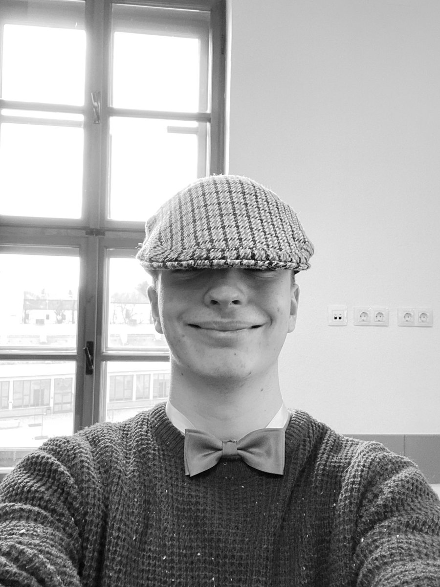 ThomasAdamson69's tweet photo. I just love balls, big black balls or white balls even. Me in 1912: https://t.co/svujEQID1L