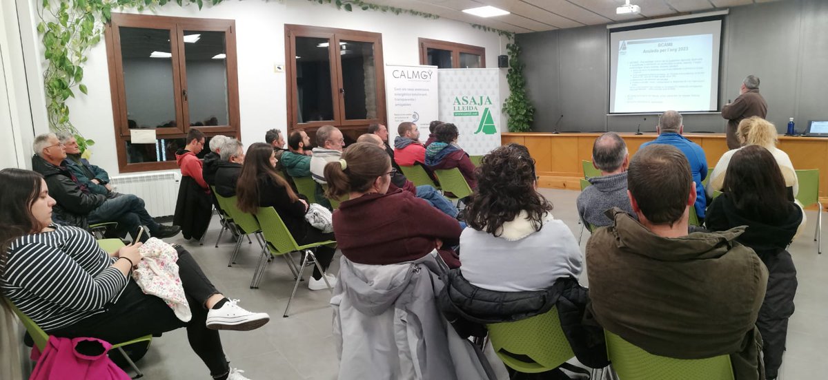 asajalleida's tweet photo. Els ramaders de les comarques de montanya, mostren la seva preocupació davant la nova PAC 2023-2027.
La ramaderia extensiva no pot conviure amb la fauna salvatge.
Gràcies @ajuntamentsort per col•laborar. https://t.co/0QxSZcxJ4z