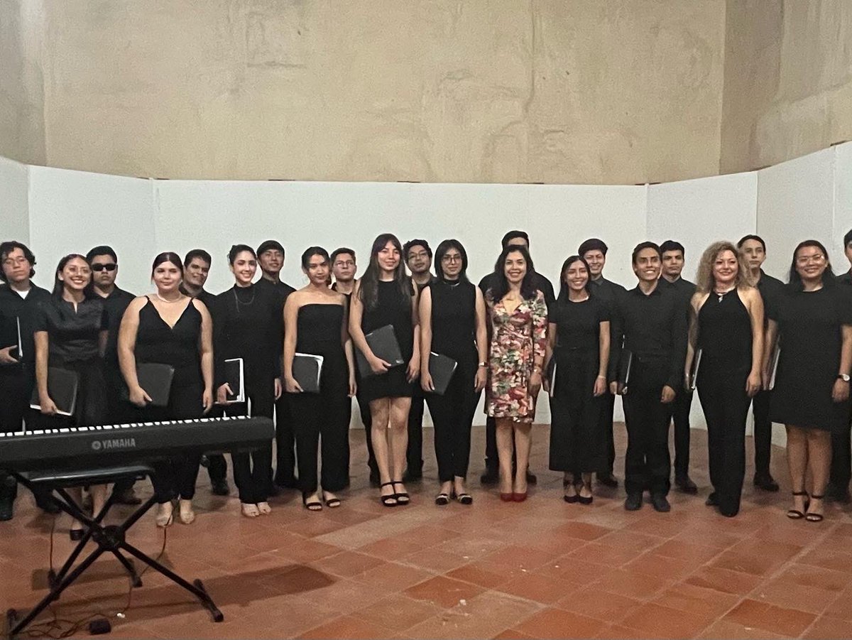 ExConventoChis's tweet photo. Pudimos disfrutar de obras de Johann Sebastian Bach, Knut Nystedt, Friedrich Handel, Frederic Chopin y Knut Nystedt

Agradecemos a la Mtra. Yurtizy Darany Fonseca Núñez, directora artística y al Mtro. Hilario Cigarroa Vázquez, coordinador académico de la licenciatura en música. https://t.co/eOW6pv9y71