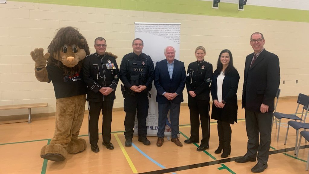 NLGrowlers's tweet photo. Huge congrats to the students of @JuniperRidgeNL who recently graduated from the D.A.R.E. program 👏

An exciting first in our MOU with @RNC_PoliceNL to help maximize the potential of the program.

#STANDonGUARD https://t.co/mTml2ybrza