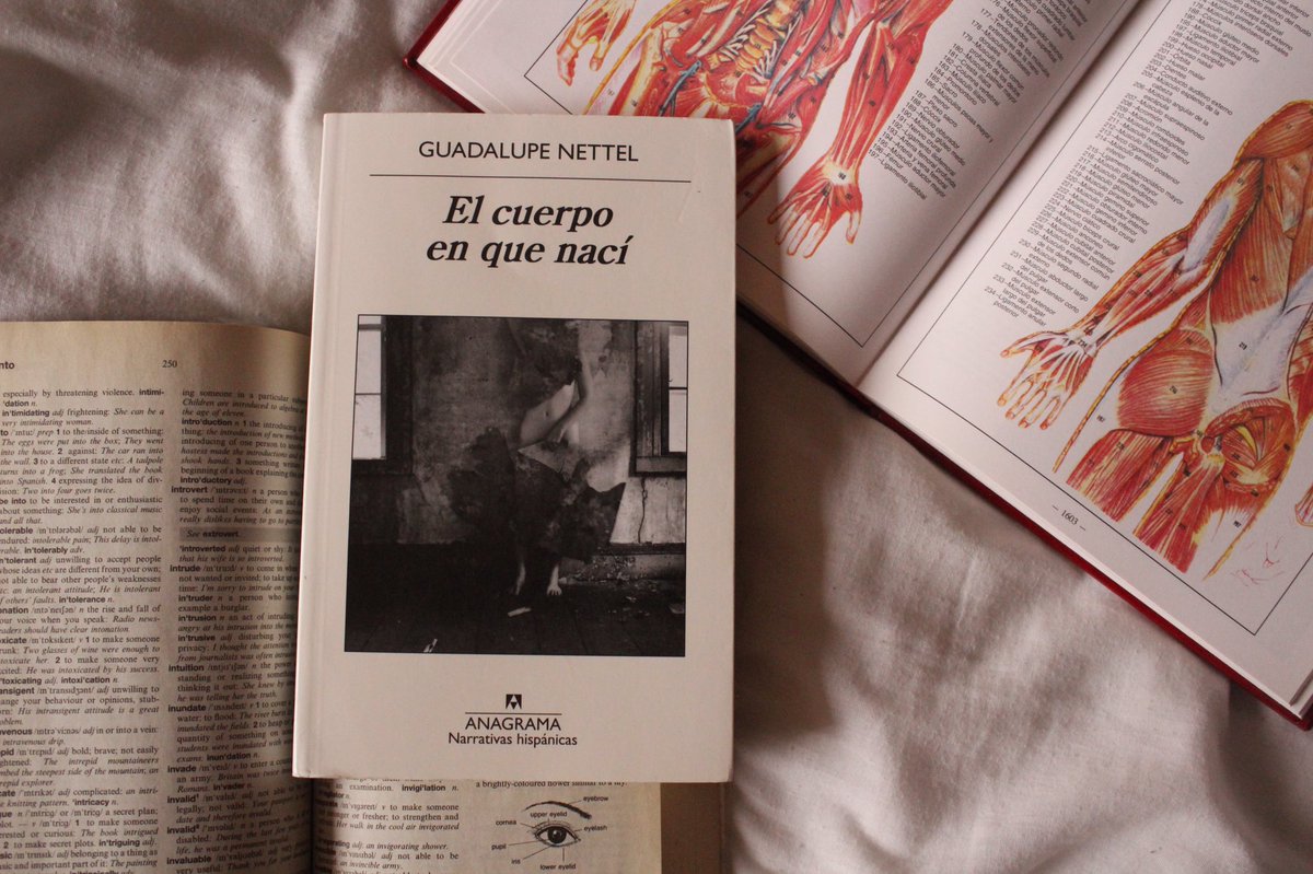 Rosenoleesagas's tweet photo. @unafantaporfa Por siempre, El cuerpo en que nací de Guadalupe Nettel🤍✨ https://t.co/jpZ50ltYiT