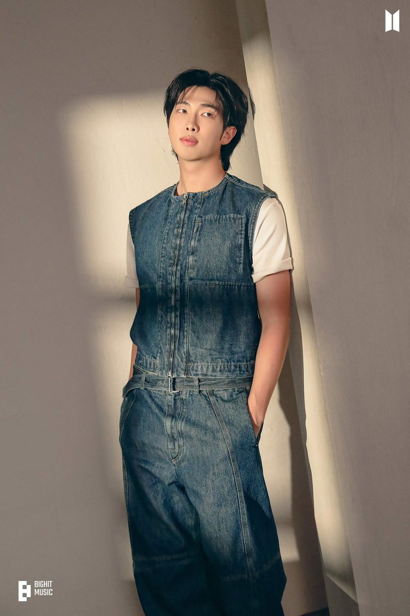 BANGT4NBEST's tweet photo. —Indigo es el primer álbum en solitario de Namjoon este tendrá 10 canciones incluyendo colaboraciones con varios artistas, la canción principal será Wild Flower que tendrá un MV lanzado al mismo tiempo que todo el álbum 

✓Tracklist https://t.co/GLeeJRTOTe