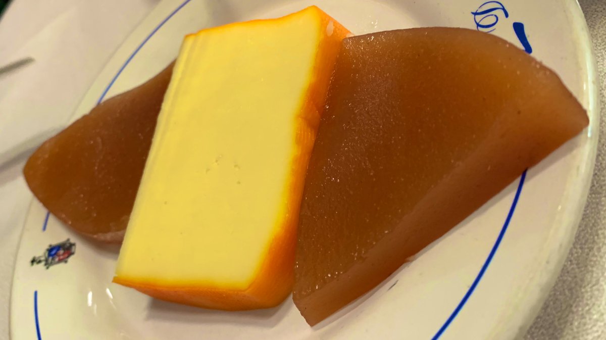 pandapadilla's tweet photo. Uff! Comida para ver las ondas que están por venir, definitivamente el DANUBIO fue la mejor elección.
Los ostiones gratinados, una clásica sopa verde, un róbalo Estilo Besugo Olivo y un ate con queso francés, pues definitivamente está haciendo la diferencia en esta reunión.
😉👌🏼 https://t.co/5Y0BO3rFf6