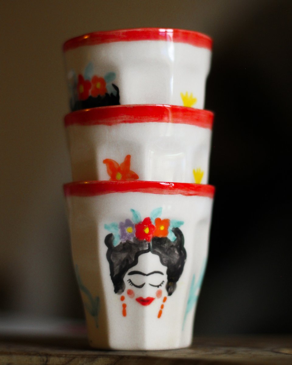 Let Frida Kahlo adorn your kitchen table with these fresh-out-of-the-kiln elegant, handmade, and hand-painted ceramic espresso cups!

etsy.me/3VqZU59 

#FridaKahlo #HandmadeHour  #ChristmasGift