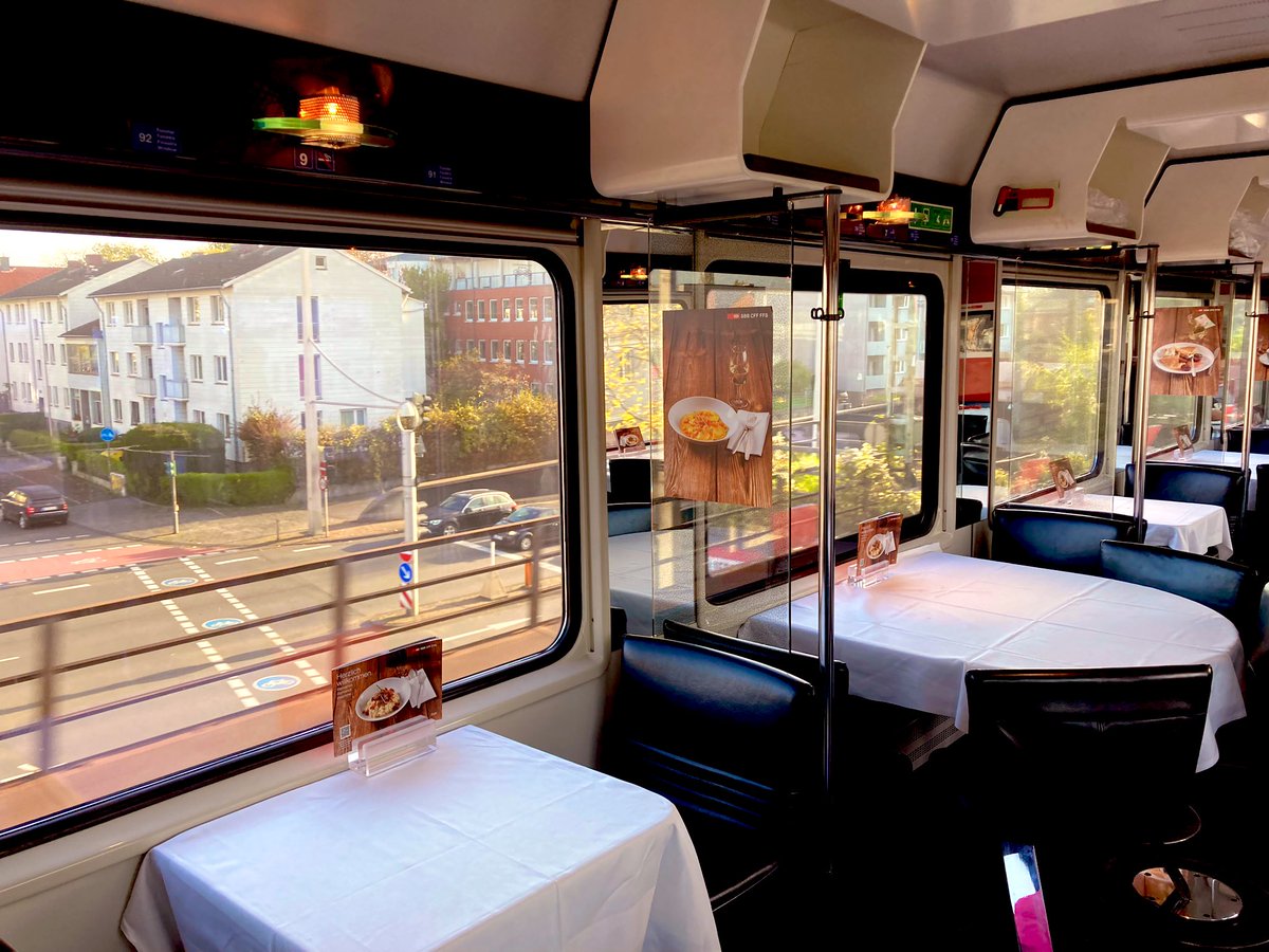 baveshmoorthy's tweet photo. Vor einige Tage, war i gemeinsam mit Freunde im #EC8, #EuroCity auf dem Weg nach Brig in der #Schweiz… und sicher sind hob’ ma im @elvetino @speisewagen @_DiningCar was herrliches bekommen…mit Rheinblick #Rhein 

#CrossBorderRail #RailAwayInEurope #TogRejseTid #BahnZeit https://t.co/yaSezrx6z2