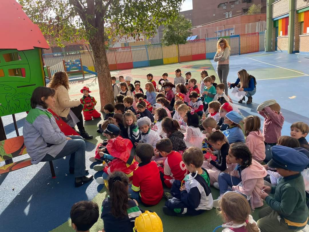 comontpellier's tweet photo. Gymkana solidaria con @FransolONG en #infantil
Nuestra ayuda es importante para que todos los niños del mundo cumplan sus sueños
De mayor quiero ser…
#FRANSOL
#solidaridad
#SomosSolidarios
#wearemontpe
#SomosFEFMONT
#laclaveestaenti @comontpellier @FEFMONT_ https://t.co/kQmFOP60Hv